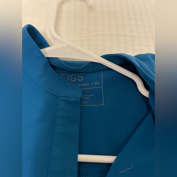 Figs scrub top, blue, XS, very gently worn - Picture 2 of 4